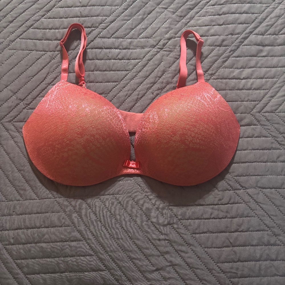 Victoria’s Secret Incredible Plunge Push Up Bra